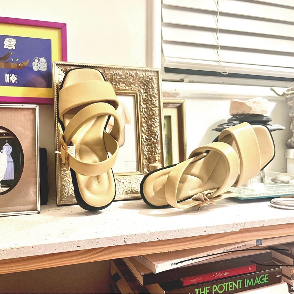 NEW, NEVER BEFORE WORN VINCE LEATHER SANDAL- new photos added